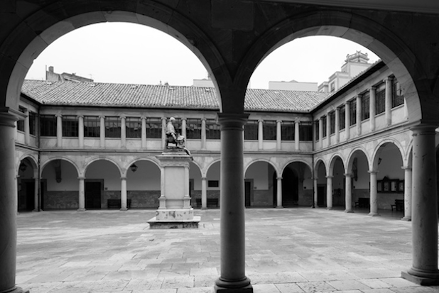 Atrio de la Universidad de Oviedo